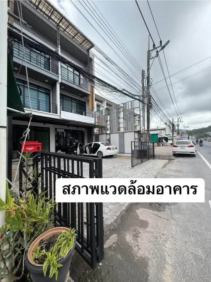 3-Storey Townhouse with 5 Beds and 5 Baths for Sale