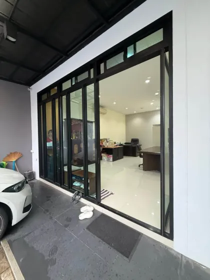 3-Storey Townhouse with 5 Beds and 5 Baths for Sale