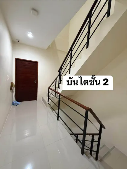 3-Storey Townhouse with 5 Beds and 5 Baths for Sale