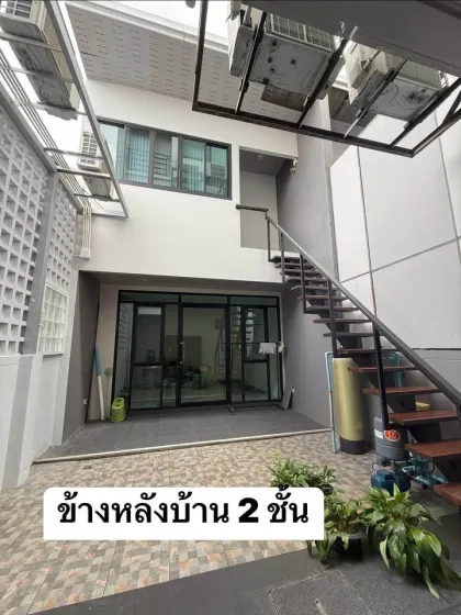 3-Storey Townhouse with 5 Beds and 5 Baths for Sale