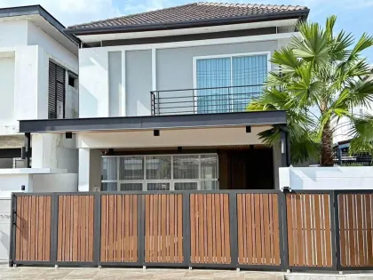 Villa 3 Chambres avec Piscine Privée à Chao Fah Garden Home 7, Phuket Town