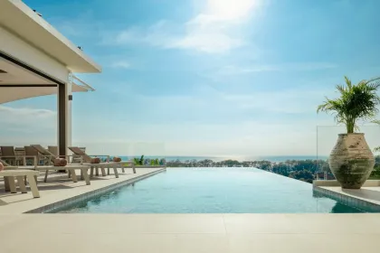 Luxusvilla mit Meerblick, 3 Schlafzimmer, 4 Bäder in Naithon Phuket