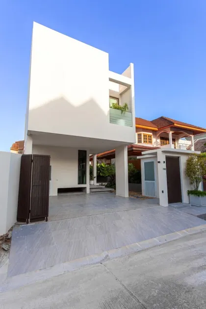 Geräumige 3-Schlafzimmer 2-stöckige Villa in Baan Maneekram, Wichit, Phuket