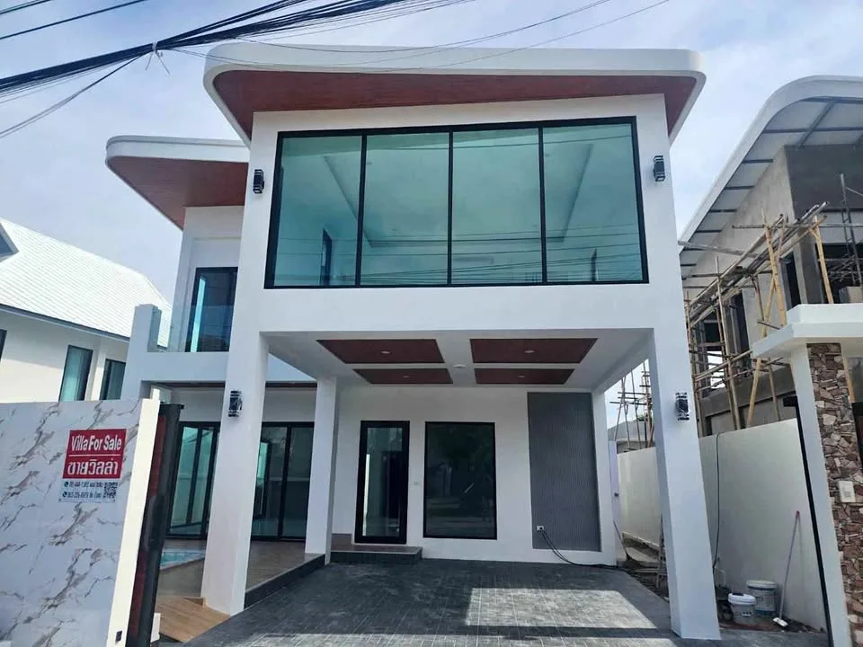 Luxuriöse 4-Zimmer-Poolvilla in Chalong, Phuket