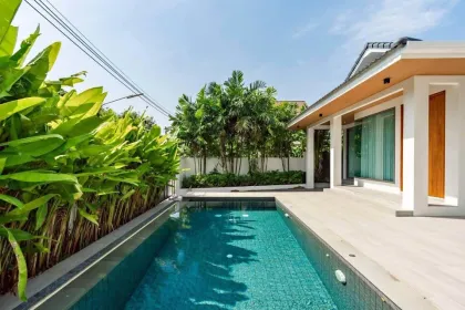 Villa de plain-pied 3 chambres avec piscine à Maneekram Village, Chalong