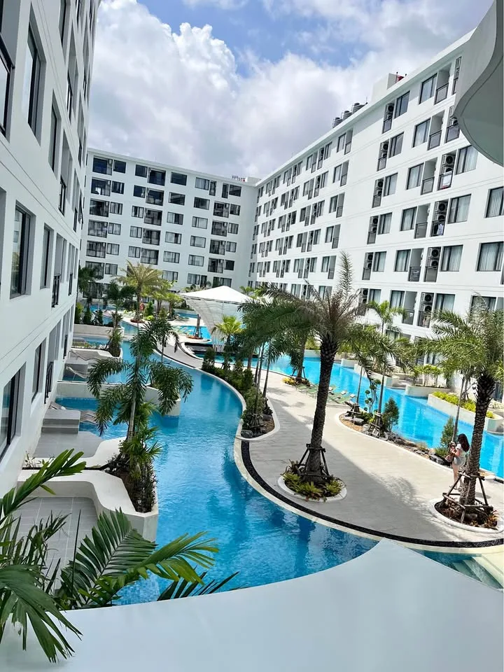 Condo de 1 dormitorio en Capri Residence Bangtao con vista a la piscina