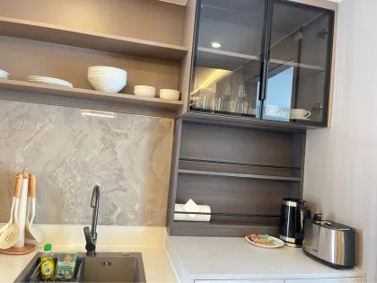Condo de 1 dormitorio en Capri Residence Bangtao con vista a la piscina