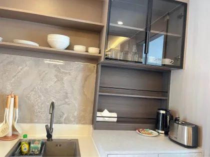 Condo de 1 dormitorio en Capri Residence Bangtao con vista a la piscina