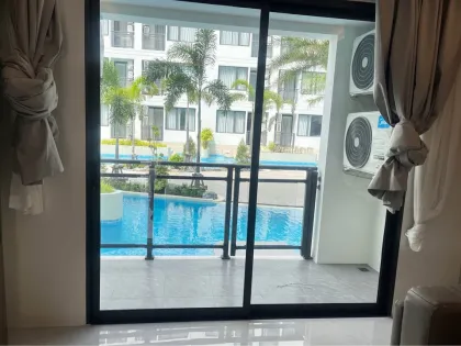 Condo de 1 dormitorio en Capri Residence Bangtao con vista a la piscina
