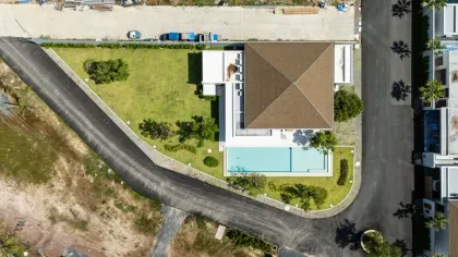 Роскошная вилла с 4 спальнями и бассейном рядом с British International School Phuket