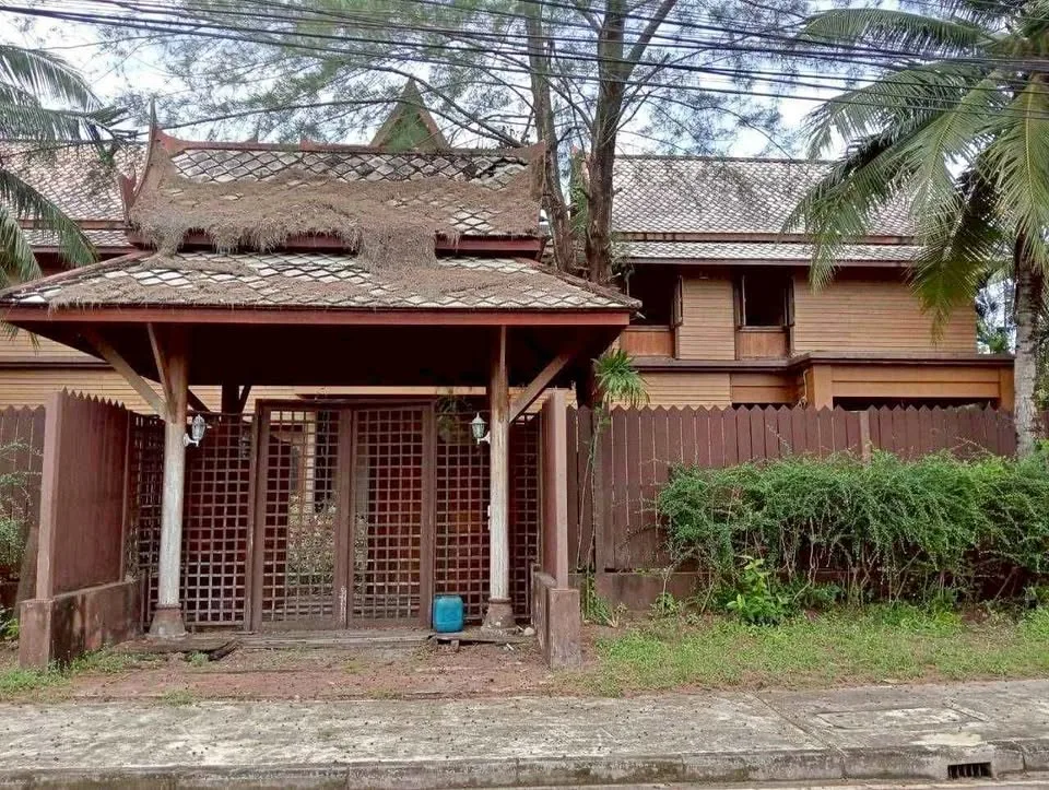 Land and Villa for Sale in Prime Laguna Phuket Location