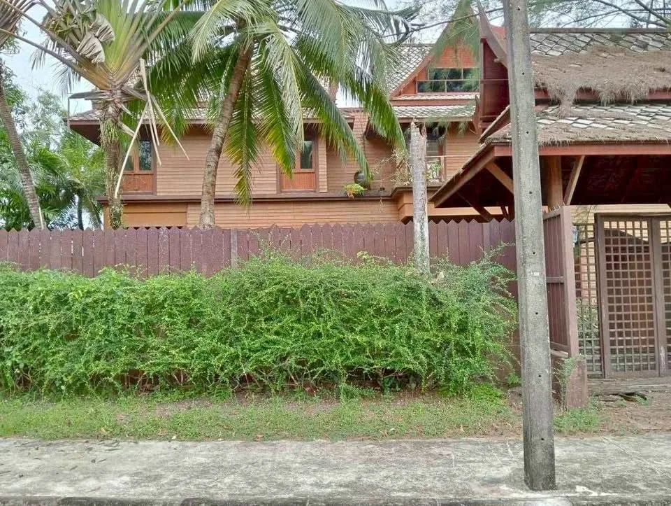 Terreno y villa en venta en ubicación privilegiada de Laguna Phuket