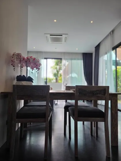 查龙区2卧2卫全家具泳池别墅出售