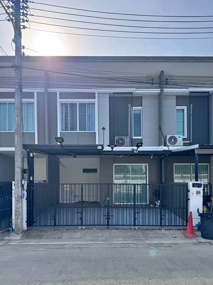 Maison de ville moderne 3 chambres 2 étages à Pruksa Ville, Thalang