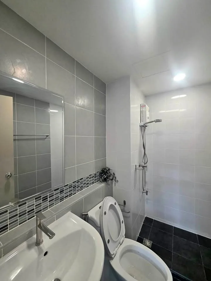 D Condo Kathu-Patong 1-Zimmer Wohnung mit Pool- und Bergblick zu verkaufen