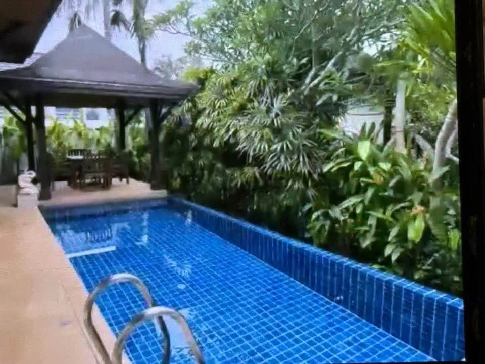 Villa impeccable de 3 chambres style Bali à Nai Harn