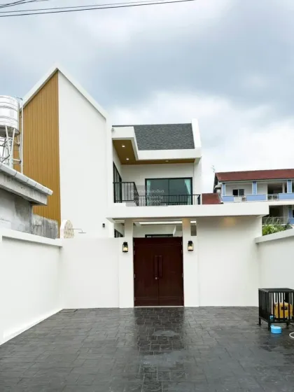 บ้านวิลล่าพร้อมสระว่ายน้ำ 3 ห้องนอน renov  ใหม่ ในตัวเมืองภูเก็ต
