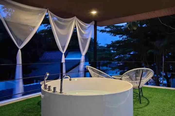 Resort frente a la playa con 18 camas y 19 baños en Rawai, Phuket