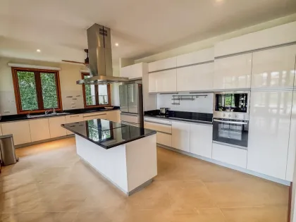 5+1 Schlafzimmer Seeufer-Poolvilla in Laguna Village, Bang Tao