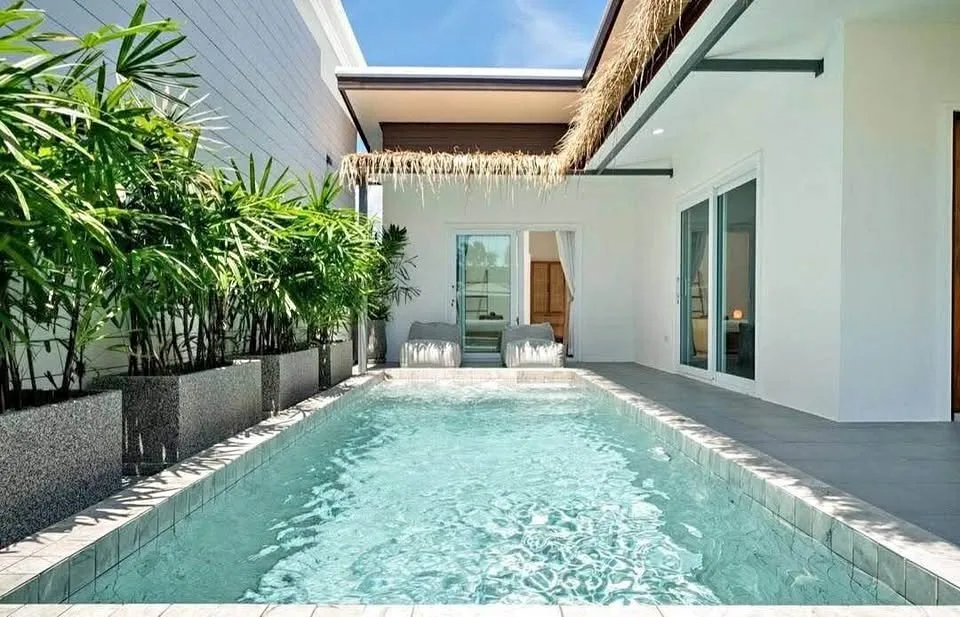 Villa con piscina de 2 habitaciones en venta en Rawai, Phuket