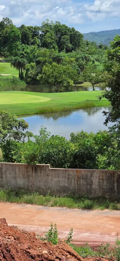 Grundstück mit Berg- und Golfplatzblick in erstklassiger Lage in Kathu, Phuket