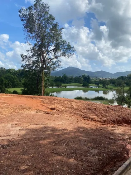 Grundstück mit Berg- und Golfplatzblick in erstklassiger Lage in Kathu, Phuket
