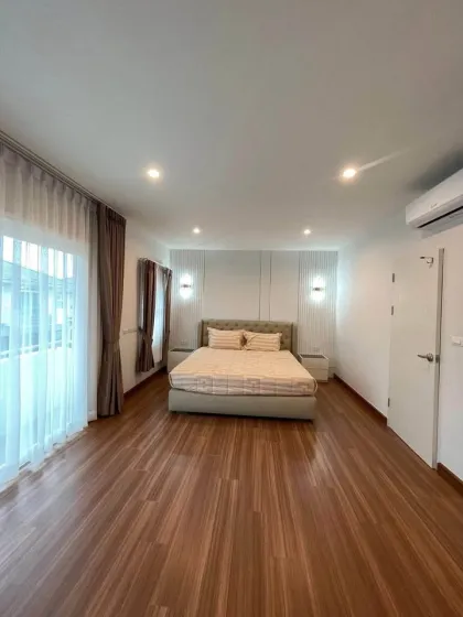 Villa Independiente cerca de Blue Tree y Boat Avenue en Bang Jo, Thalang