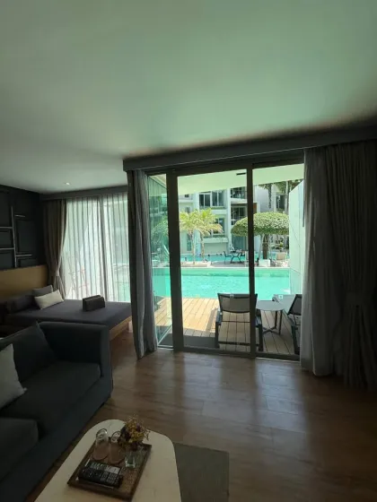 อพาร์ตเมนต์ 1 ห้องนอนหรู พร้อมทางเข้าสระว่ายน้ำที่ Wyndham Grand Nai Harn