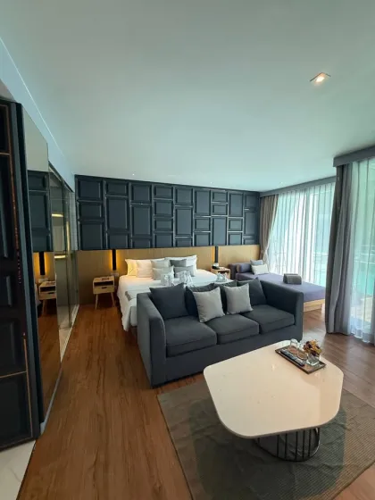 อพาร์ตเมนต์ 1 ห้องนอนหรู พร้อมทางเข้าสระว่ายน้ำที่ Wyndham Grand Nai Harn