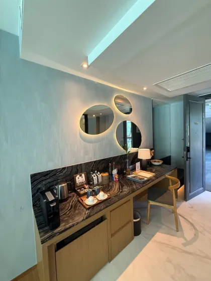 อพาร์ตเมนต์ 1 ห้องนอนหรู พร้อมทางเข้าสระว่ายน้ำที่ Wyndham Grand Nai Harn