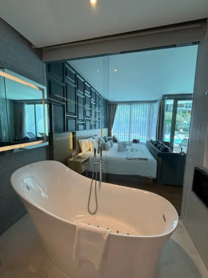 อพาร์ตเมนต์ 1 ห้องนอนหรู พร้อมทางเข้าสระว่ายน้ำที่ Wyndham Grand Nai Harn