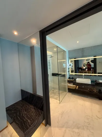 อพาร์ตเมนต์ 1 ห้องนอนหรู พร้อมทางเข้าสระว่ายน้ำที่ Wyndham Grand Nai Harn