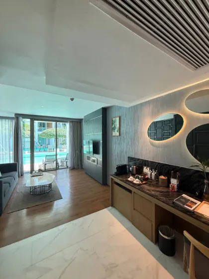อพาร์ตเมนต์ 1 ห้องนอนหรู พร้อมทางเข้าสระว่ายน้ำที่ Wyndham Grand Nai Harn