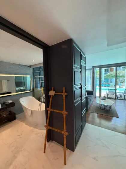 อพาร์ตเมนต์ 1 ห้องนอนหรู พร้อมทางเข้าสระว่ายน้ำที่ Wyndham Grand Nai Harn