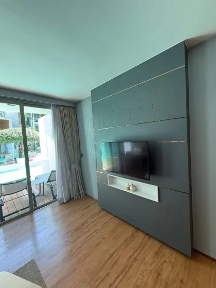 อพาร์ตเมนต์ 1 ห้องนอนหรู พร้อมทางเข้าสระว่ายน้ำที่ Wyndham Grand Nai Harn