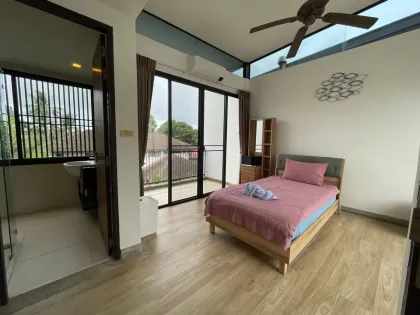 Casa adosada de 3 dormitorios y 4 baños en Laguna Park, Kamala