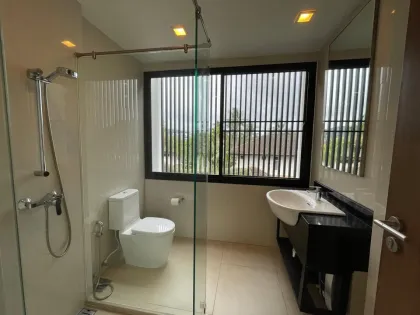 Casa adosada de 3 dormitorios y 4 baños en Laguna Park, Kamala