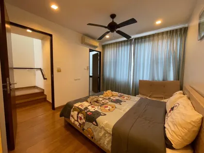 Casa adosada de 3 dormitorios y 4 baños en Laguna Park, Kamala