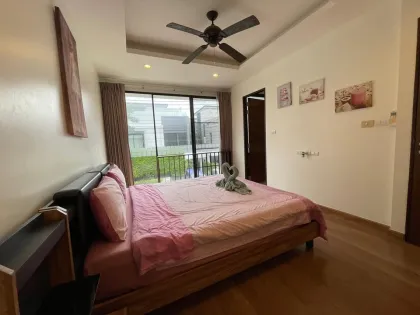 Casa adosada de 3 dormitorios y 4 baños en Laguna Park, Kamala