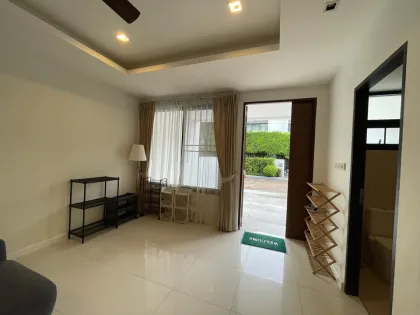 Casa adosada de 3 dormitorios y 4 baños en Laguna Park, Kamala