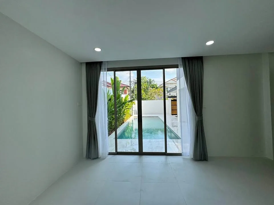 Neu renovierte Poolvilla mit 4 Schlafzimmern in Chalong