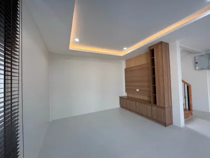 ใหม่! บ้านพูลวิลล่าปรับปรุงใหม่ 4 ห้องนอน 5 ห้องน้ำในชะลอง