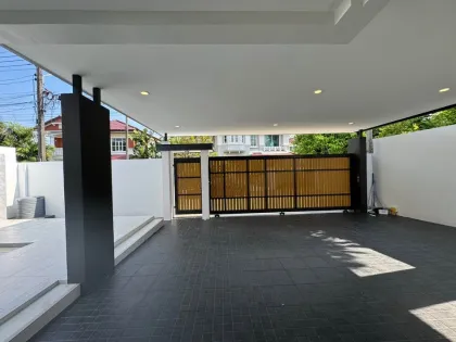 ใหม่! บ้านพูลวิลล่าปรับปรุงใหม่ 4 ห้องนอน 5 ห้องน้ำในชะลอง