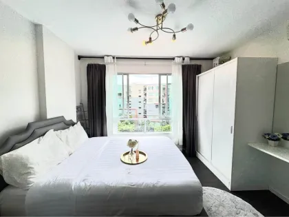 现代一居室公寓，享有Dcondo Kathu–Patong泳池景观