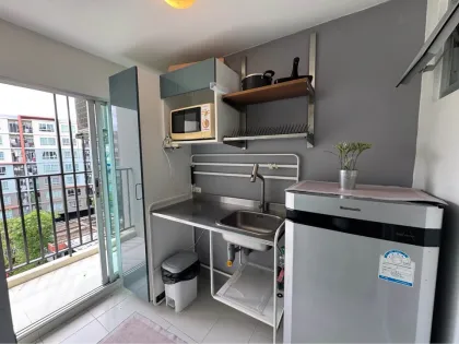 现代一居室公寓，享有Dcondo Kathu–Patong泳池景观
