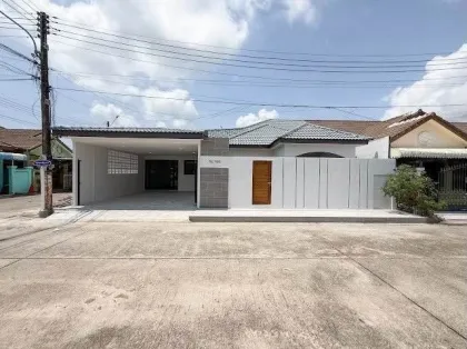 Geräumiges 4-Schlafzimmer 5-Badezimmer Eckhaus in Phuket Villa 3, Wichit
