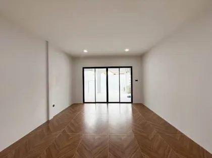Geräumiges 4-Schlafzimmer 5-Badezimmer Eckhaus in Phuket Villa 3, Wichit