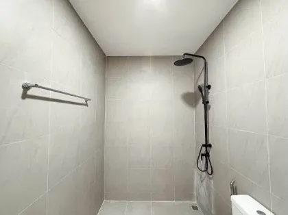 Geräumiges 4-Schlafzimmer 5-Badezimmer Eckhaus in Phuket Villa 3, Wichit