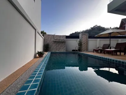 Moderne 4-Schlafzimmer-Poolvilla in Kamala, Phuket