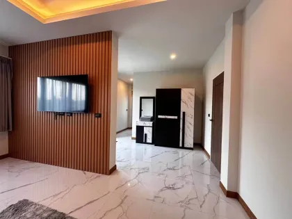 Moderne 4-Schlafzimmer-Poolvilla in Kamala, Phuket